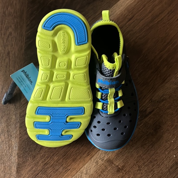 Stride Rite Water Shoes - Picture 5 of 6